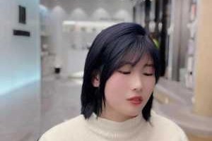 蓝黑色头发怎么染（蓝黑色头发怎么染回茶色）