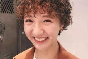 窄额头，胖胖圆脸，小眼睛适合什么烫发,韩式外翻短卷发怎么弄好看