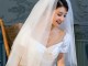 新娘头饰怎么戴（婚纱头纱怎么戴）
