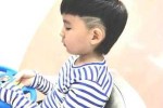 小男孩剪什么发型好看图（13岁男孩留狼尾好看吗）
