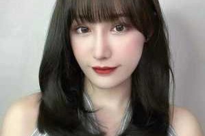 皮肤黑头发染什么颜色显白（皮肤黑头发染什么颜色显白又减龄）