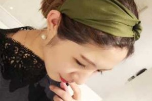 交叉发带怎么戴的图解（交叉发带怎么戴的图解视频）