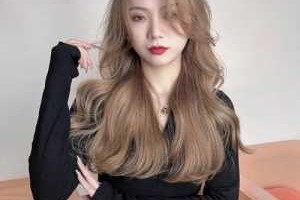 女生染发什么颜色显白（女生染发什么颜色显白显年轻）