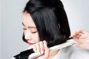 怎么用夹板做短发卷发（中短发怎么自己用夹板弄好看）