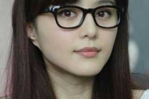 瓜子脸配什么眼镜好看（瓜子脸狐狸耳型适合戴什么眼镜）