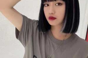 短发挑染怎么挑才好看,短发发型适合什么颜色的衣服