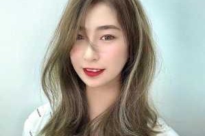 白皮肤适合什么发色（白皮肤适合什么发色?）