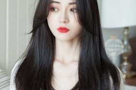 中分长发怎么弄好看（中分长发怎么弄好看图片）