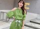 墨绿色的衣服怎么搭配（墨绿色上衣配什么颜色的裤子或裙子呀）