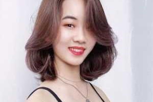 短烫发怎么用卡子好看,中短烫发怎么打理好看图片