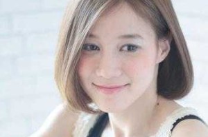 脸比较宽，但是不长，鼻子有点大，嘴巴小，适合剪什么发型,嘴小适合什么头型好看