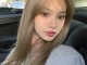 女孩子染头发什么颜色好看（女孩子染头发什么颜色好看显白）