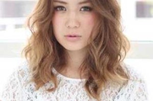 圆脸适合什么长发发型图片（圆脸适合什么长发发型图片女）