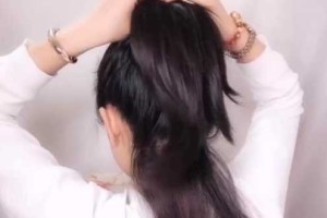 扎马尾后面的碎头发怎么办（女生后面的碎头发怎么处理）