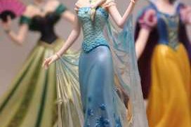 白雪公主发型怎么梳（艾莎公主和白雪公主的头发怎么扎）