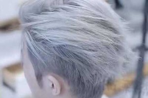 男士奶奶灰怎么调,什么男生适合奶奶灰衣服