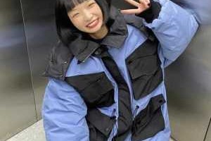 自己怎么剪头发好看又自然,冬天穿羽绒服头发怎么弄好看