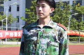 军训男生长发怎么处理,军训长发发型怎么弄好看