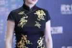 老年穿旗袍配什么发型（60岁中短发怎么穿旗袍）