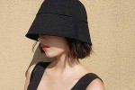 短发适合戴什么遮阳帽子,50岁短发女人戴哪种帽子好看