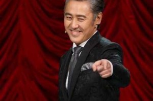 欢乐喜剧人中主持人吴秀波的头发是染白的吗,吴秀波发型怎么弄好看