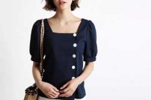 国字脸穿什么衣服好看（国字脸穿什么衣服好看图片）