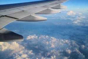 别人说下飞机了怎么回,今天上空好多飞机怎么了