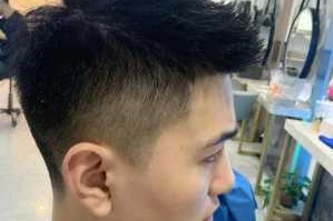 头小的男生适合什么发型（脸小的男生适合什么发型）
