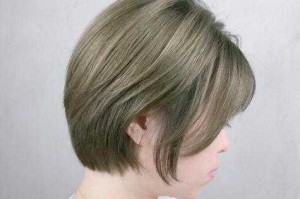 中年女性染发什么颜色（中年短发染什么颜色好看）