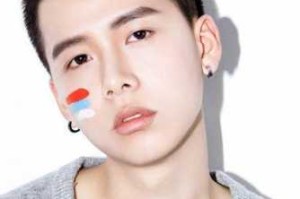 脸小肉多适合什么发型（脸小肉多适合什么发型男）
