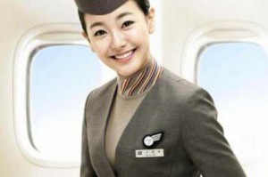 空姐发型怎么梳（空姐发型怎么梳出前面的蓬松感觉）