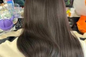刚染的头发怎么洗不容易掉色,刚染的头发怎么洗不容易掉色