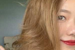 染黄发图片怎么染好看（头发太黄怎么染黑。第一次染头发，染的棕黄色，好亮啊，后悔了，麻烦各位大侠支支招啊）