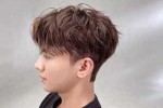 现在流行什么发型男（现在流行什么发型男生）