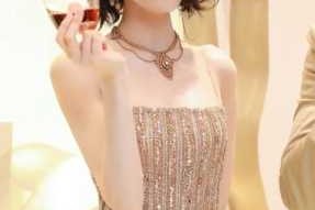长礼服配什么发型（吊带礼服配什么发型）