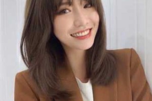 脸色暗黄脸小怎么弄头发,脸小留什么发型有气质三十多岁
