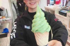 短头发怎么戴鸭舌帽（蜜雪冰城短头发怎么戴帽子）