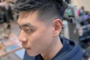 男生头发又短又像刺猬，怎么处理,头顶头发少适合什么发型男士