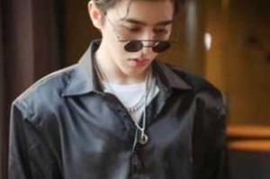 个子高大适合什么发型（发际线高适合龙须背头吗）