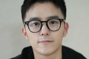 脸小男生戴什么镜框,