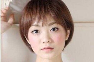 正方脸要剪什么发形,方脸什么发型显年轻女