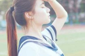快手红人马尾怎么扎（快手上女生最流行的发型就是头顶两侧都剃光了，然后扎个马尾的那个男生要留的话怎么留啊）