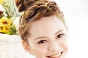 自来卷怎么扎头发好看（小孩自然卷的短头发怎么扎）