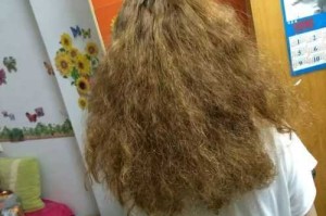 烫坏了的头发怎么处理（刚烫坏的头发能重新烫吗）
