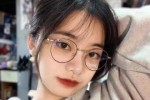 戴眼镜女生怎么才漂亮（为什么一个女生带眼镜才好看）