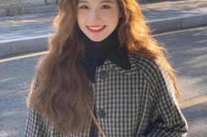 脸大的女生烫羊毛卷好看吗,脸大烫什么卷发好看图片