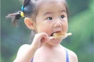小女孩短发怎么扎好看（幼儿园学生头短发怎么扎好看）