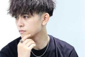 男孩头发硬留什么发型（男生头发又多又硬适合什么烫发）