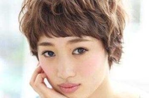 蓬松短发发型有哪些什么款流行就剪什么款,现在流行什么短发型女图片 女士