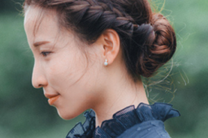 中分的头发怎么编好看（中等头发怎么盘好看）